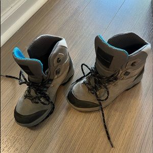 Women’s/ girls hiking shoes